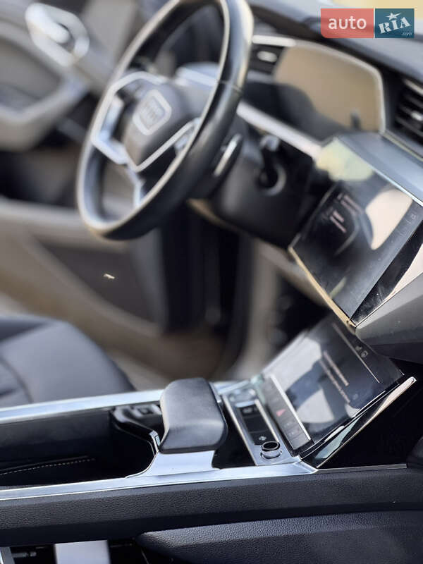 Позашляховик / Кросовер Audi e-tron 2019 в Козятині