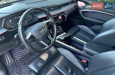 Позашляховик / Кросовер Audi e-tron 2019 в 