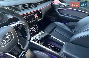 Позашляховик / Кросовер Audi e-tron 2019 в 