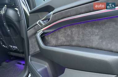 Позашляховик / Кросовер Audi e-tron 2019 в 