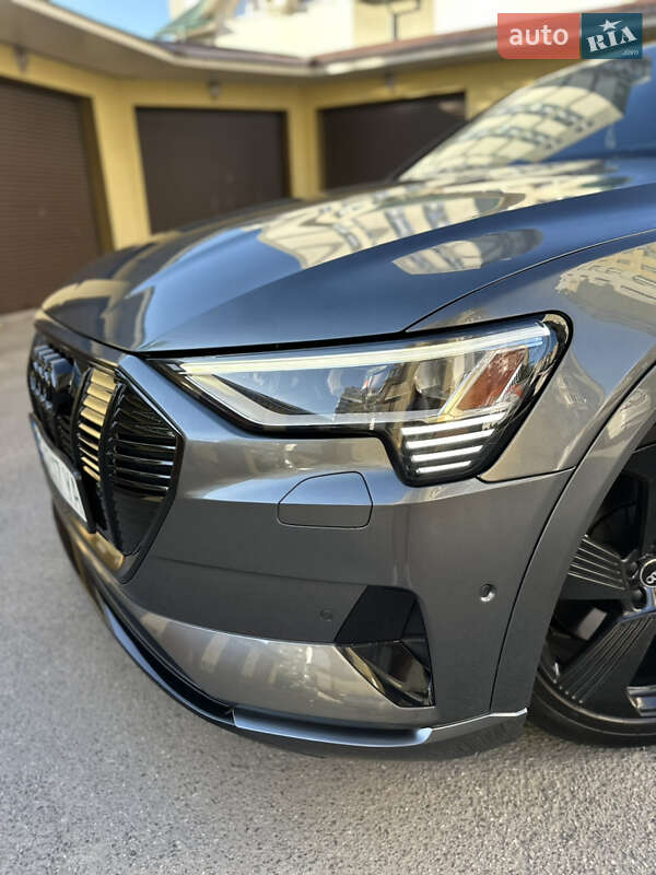 Позашляховик / Кросовер Audi e-tron 2019 в Тернополі