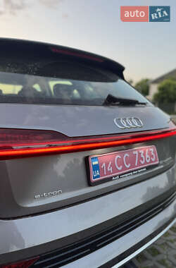 Внедорожник / Кроссовер Audi e-tron 2019 в 