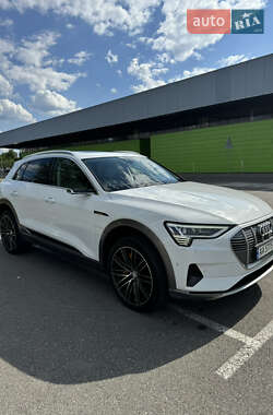 Внедорожник / Кроссовер Audi e-tron 2019 в 