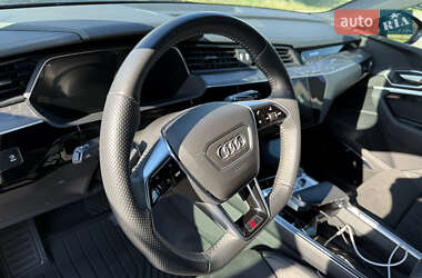 Внедорожник / Кроссовер Audi e-tron 2020 в 