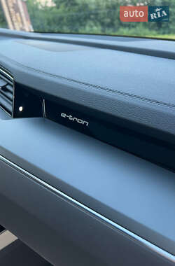 Внедорожник / Кроссовер Audi e-tron 2020 в 