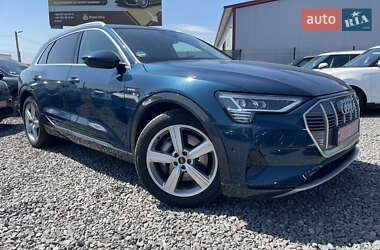 Внедорожник / Кроссовер Audi e-tron 2021 в 