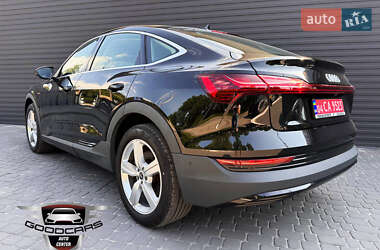 Позашляховик / Кросовер Audi e-tron 2021 в 