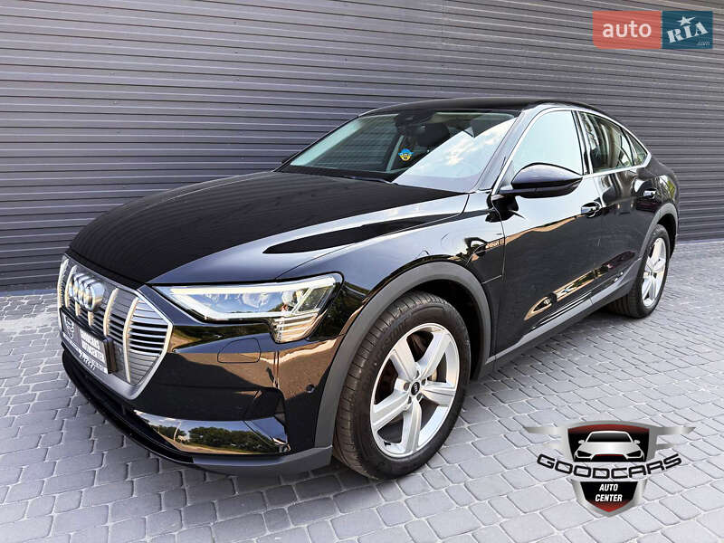 Позашляховик / Кросовер Audi e-tron 2021 в 