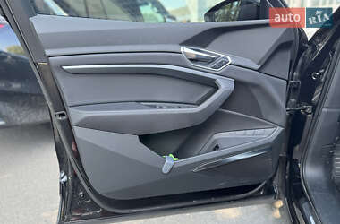 Позашляховик / Кросовер Audi e-tron 2021 в 