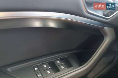 Позашляховик / Кросовер Audi e-tron 2022 в 