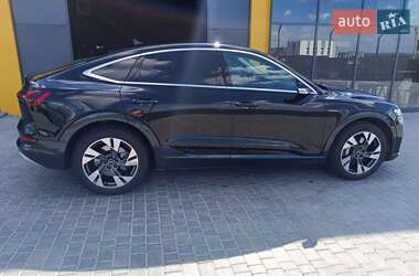 Позашляховик / Кросовер Audi e-tron 2022 в 