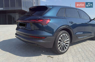 Позашляховик / Кросовер Audi e-tron 2019 в 
