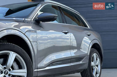 Внедорожник / Кроссовер Audi e-tron 2021 в 