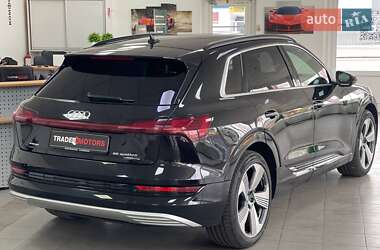 Позашляховик / Кросовер Audi e-tron 2019 в 