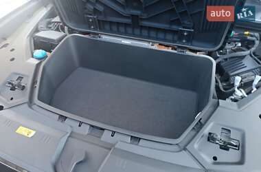 Позашляховик / Кросовер Audi e-tron 2022 в 