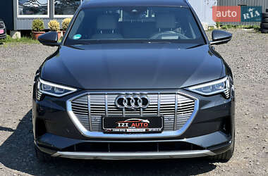 Внедорожник / Кроссовер Audi e-tron 2022 в 