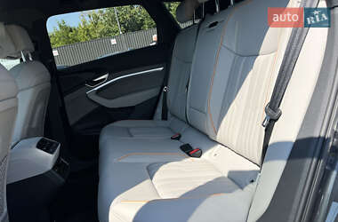 Внедорожник / Кроссовер Audi e-tron 2022 в 