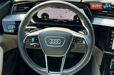 Внедорожник / Кроссовер Audi e-tron 2022 в 