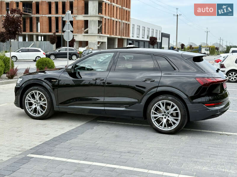 Позашляховик / Кросовер Audi e-tron 2020 в Городку