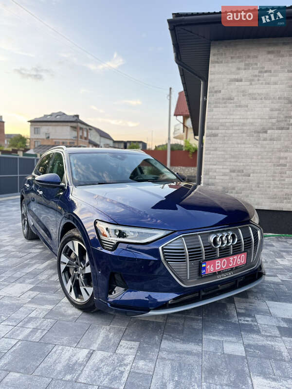 Позашляховик / Кросовер Audi e-tron 2020 в 