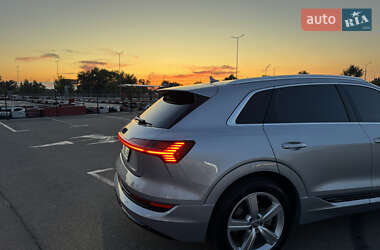 Внедорожник / Кроссовер Audi e-tron 2019 в 