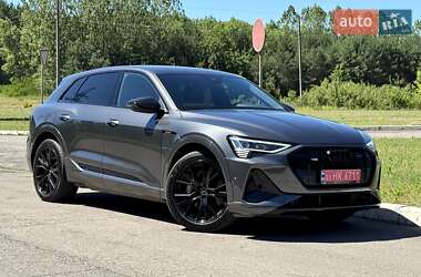 Позашляховик / Кросовер Audi e-tron 2022 в 