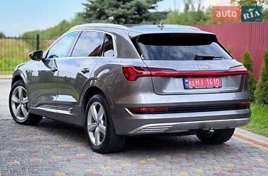 Позашляховик / Кросовер Audi e-tron 2020 в 