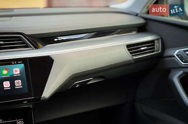 Позашляховик / Кросовер Audi e-tron 2020 в 