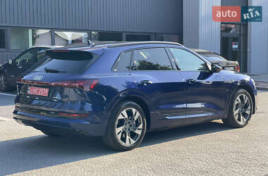 Внедорожник / Кроссовер Audi e-tron 2021 в 