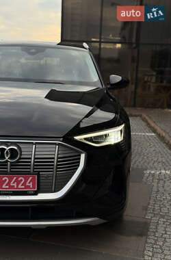 Внедорожник / Кроссовер Audi e-tron 2022 в 