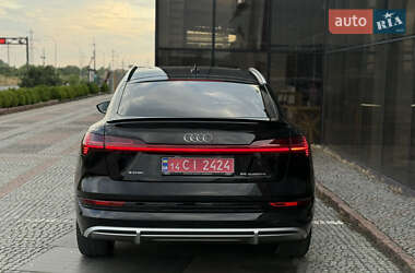 Внедорожник / Кроссовер Audi e-tron 2022 в 