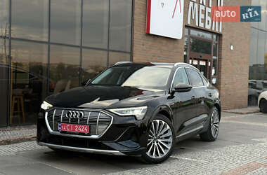 Внедорожник / Кроссовер Audi e-tron 2022 в 
