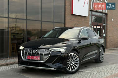 Внедорожник / Кроссовер Audi e-tron 2022 в 