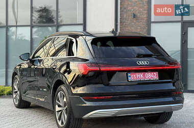 Внедорожник / Кроссовер Audi e-tron 2020 в 