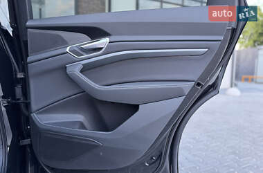 Внедорожник / Кроссовер Audi e-tron 2020 в 