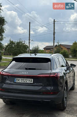 Позашляховик / Кросовер Audi e-tron 2020 в 