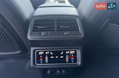Позашляховик / Кросовер Audi e-tron 2022 в 