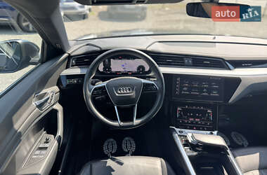 Позашляховик / Кросовер Audi e-tron 2022 в 
