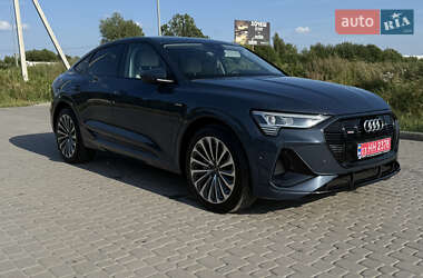 Позашляховик / Кросовер Audi e-tron 2022 в 