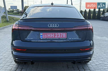Позашляховик / Кросовер Audi e-tron 2022 в 