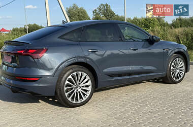 Позашляховик / Кросовер Audi e-tron 2022 в 