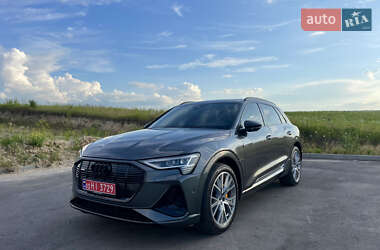 Внедорожник / Кроссовер Audi e-tron 2022 в 