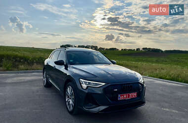 Внедорожник / Кроссовер Audi e-tron 2022 в 