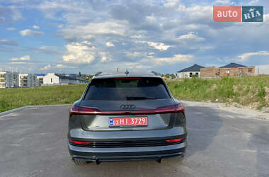 Внедорожник / Кроссовер Audi e-tron 2022 в 