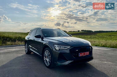Внедорожник / Кроссовер Audi e-tron 2022 в 