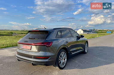 Внедорожник / Кроссовер Audi e-tron 2022 в 