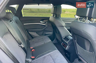 Внедорожник / Кроссовер Audi e-tron 2022 в 