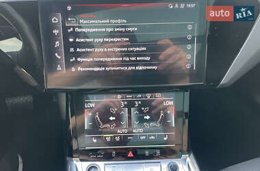 Внедорожник / Кроссовер Audi e-tron 2022 в 