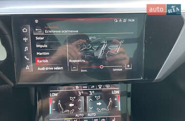 Внедорожник / Кроссовер Audi e-tron 2022 в 