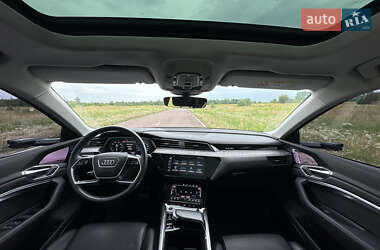 Внедорожник / Кроссовер Audi e-tron 2022 в 